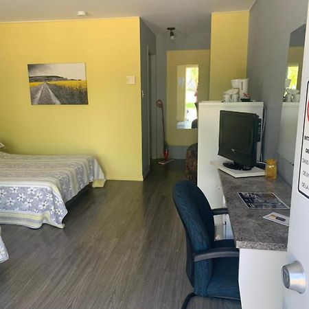 Motel Valois Yl Inc Acton Vale Exteriör bild